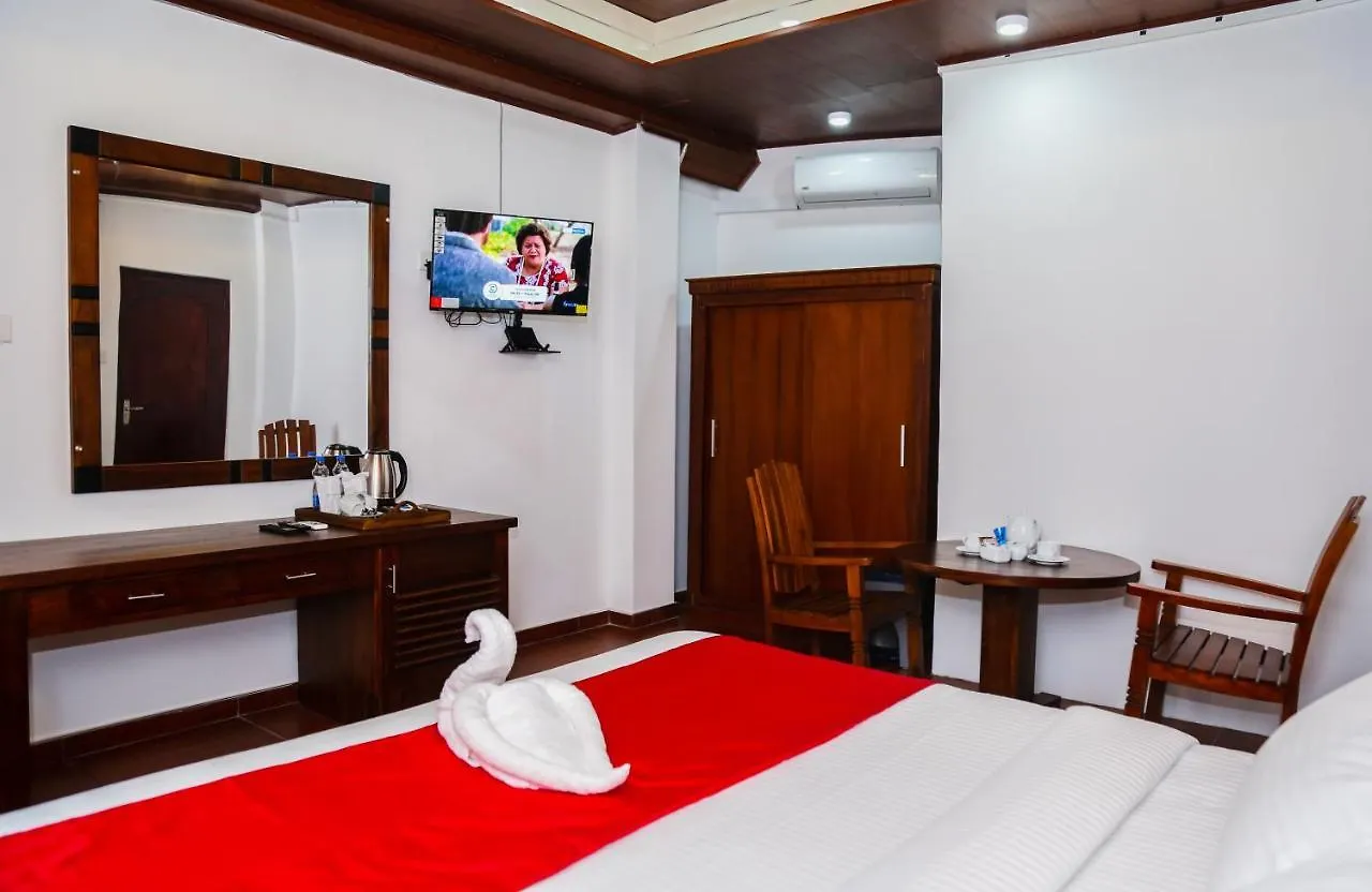 Hotel Sara Kandy 3*,