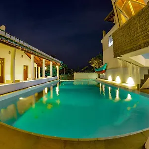 The Castle By Don Louis Hotel