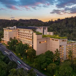 Hotel The Golden Crown