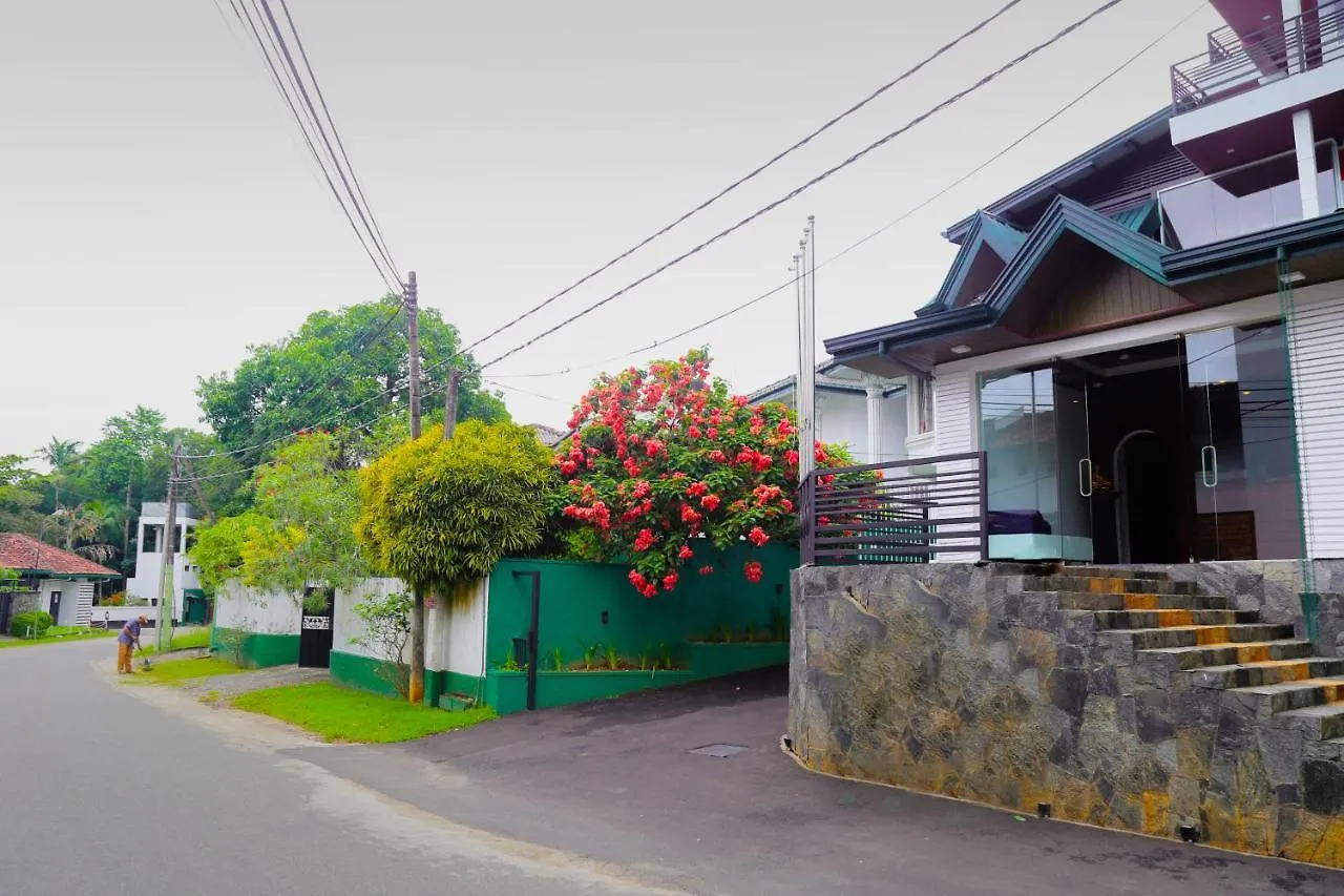 Hotel Sara Kandy